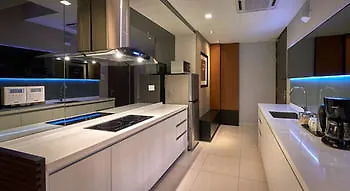 Maritime Luxury Suites Aparthotel